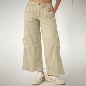 O’Neil Cream Cropped Wide Leg Cargo Pants 100% Cotton Elastic Waist M